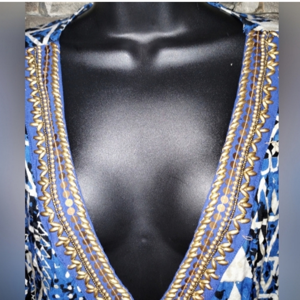 Mira tunic blue and taupe, metal embellishments v neck size xl - Picture 11 of 11